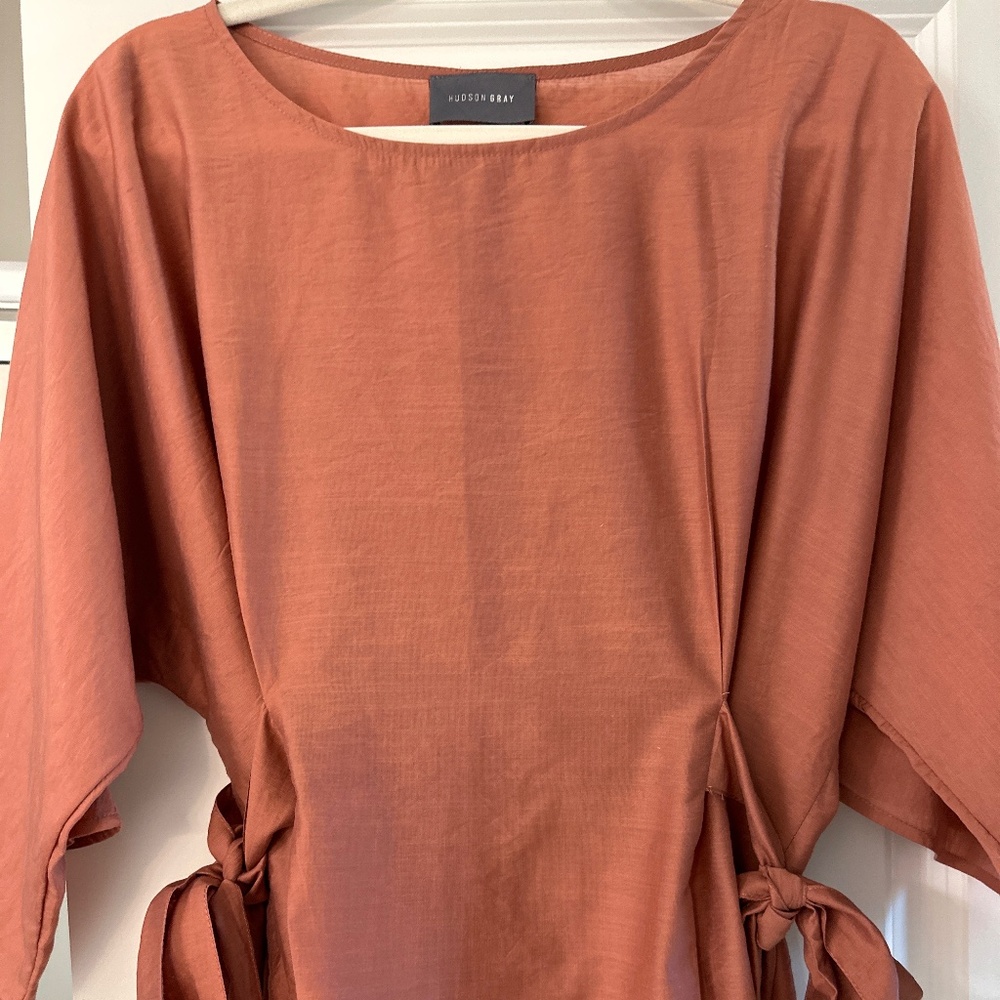 Ladies Pumpkin Side tie Medium top nwot